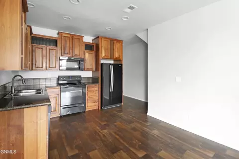 Kitchen - 801 40th St E, Williston, ND 58801 photo 4 of 4