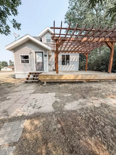 410 Main St, Columbus, ND 58727