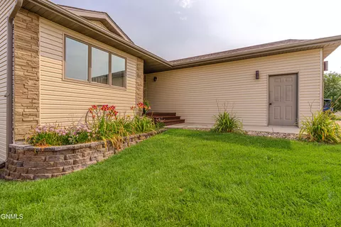 Exterior - 6260 28th Ave SE, Lincoln, ND 58504 photo 10 of 12