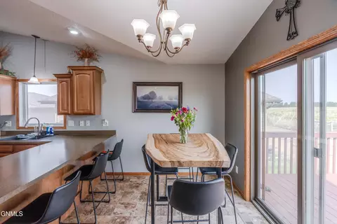 Dining - 6260 28th Ave SE, Lincoln, ND 58504 photo 2 of 3