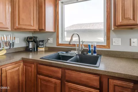 Kitchen - 6260 28th Ave SE, Lincoln, ND 58504 photo 7 of 7