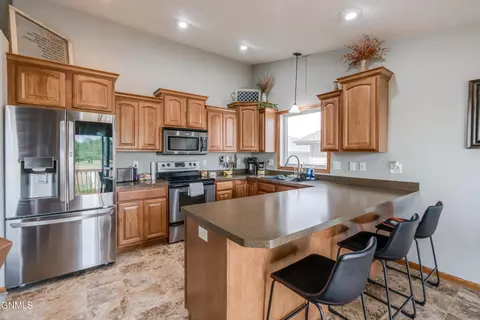 Kitchen - 6260 28th Ave SE, Lincoln, ND 58504 photo 3 of 7