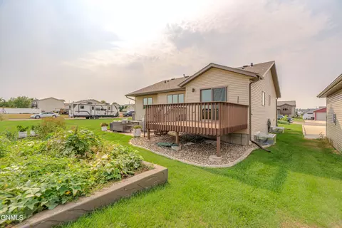 Exterior - 6260 28th Ave SE, Lincoln, ND 58504 photo 9 of 12