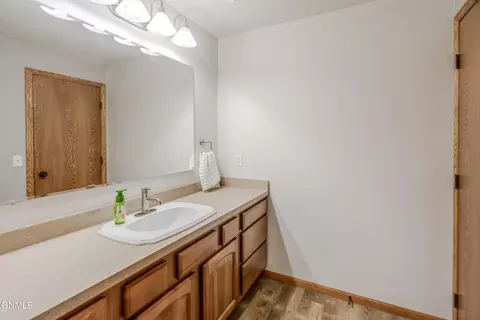 Bath - 6260 28th Ave SE, Lincoln, ND 58504 photo 9 of 9