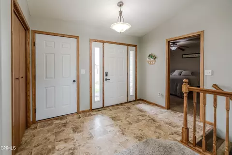 Entry Way - 6260 28th Ave SE, Lincoln, ND 58504 photo 2 of 5