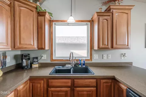 Kitchen - 6260 28th Ave SE, Lincoln, ND 58504 photo 6 of 7