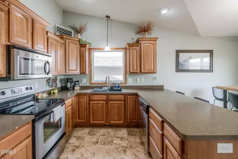 Kitchen - 6260 28th Ave SE, Lincoln, ND 58504 photo 2 of 7