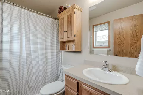 Bath - 6260 28th Ave SE, Lincoln, ND 58504 photo 4 of 9