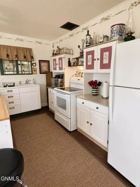 Kitchen - 19050 Highway 14, Wing, ND 58494 photo 2 of 3
