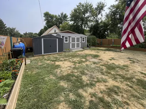 Exterior - 81 4th Ave E, Makoti, ND 58756 photo 6 of 9