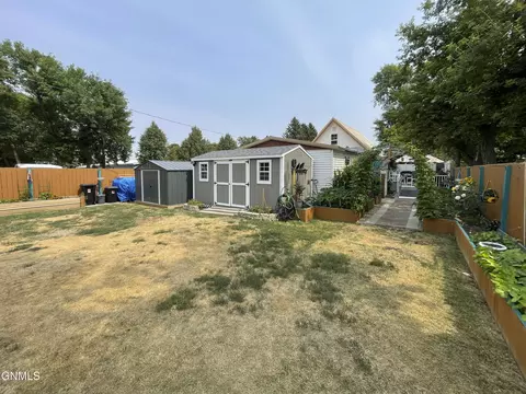 Exterior - 81 4th Ave E, Makoti, ND 58756 photo 5 of 9
