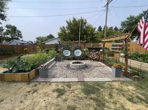 Exterior - 81 4th Ave E, Makoti, ND 58756 photo 7 of 9