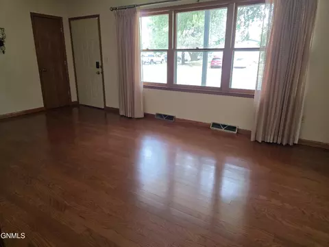 Living - 1077 4th Ave E, Dickinson, ND 58601 photo 2 of 7