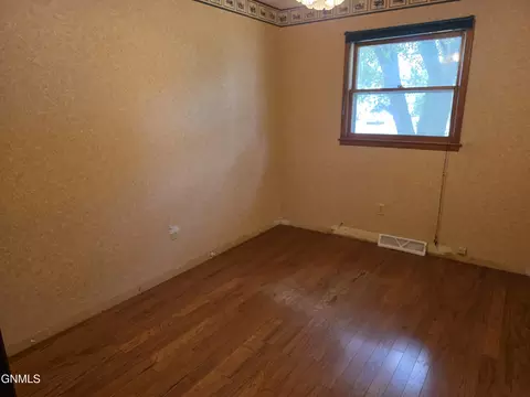 Bedroom - 1077 4th Ave E, Dickinson, ND 58601 photo 1 of 3