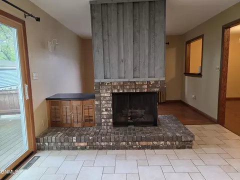 Living - 1077 4th Ave E, Dickinson, ND 58601 photo 5 of 7