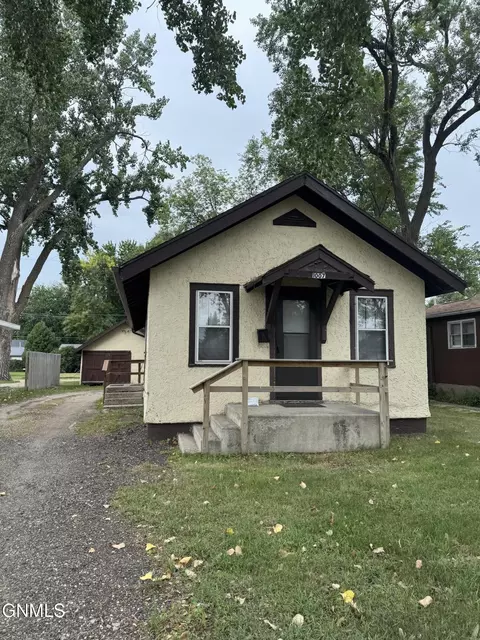 1007 5th Ave NE, Jamestown, ND 58401