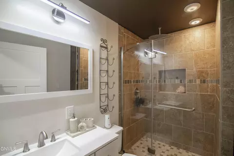 Bath - 65 Custer Dr, Lincoln, ND 58504 photo 4 of 5