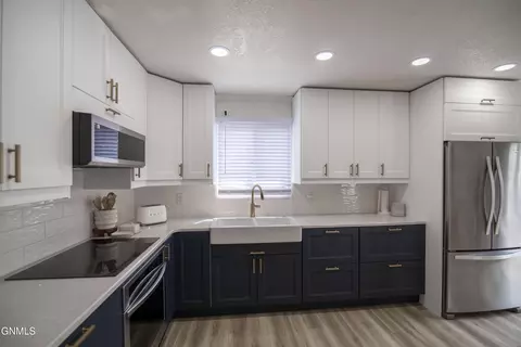 Kitchen - 65 Custer Dr, Lincoln, ND 58504 photo 5 of 8