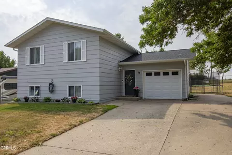 65 Custer Dr, Lincoln, ND 58504
