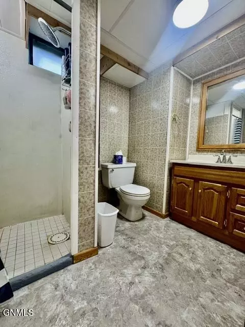 Bath - 703 17th Ave W, Williston, ND 58801 photo 5 of 8