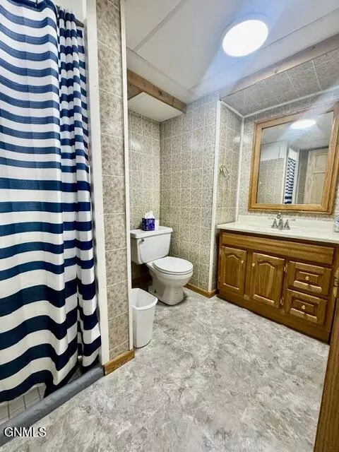 Bath - 703 17th Ave W, Williston, ND 58801 photo 7 of 8