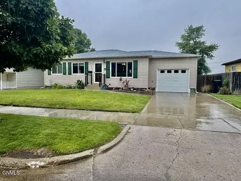 703 17th Ave W, Williston, ND 58801