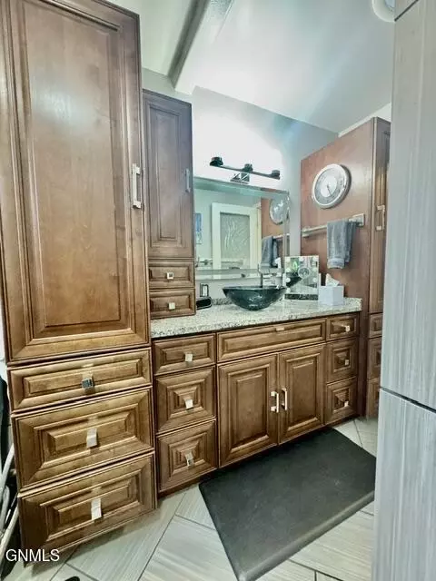 Bath - 703 17th Ave W, Williston, ND 58801 photo 1 of 8