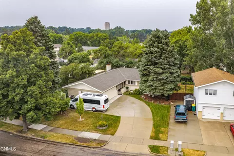 View/Area - 237 Redstone Dr, Bismarck, ND 58503 photo 2 of 8