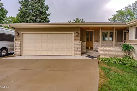 Exterior - 237 Redstone Dr, Bismarck, ND 58503 photo 4 of 20