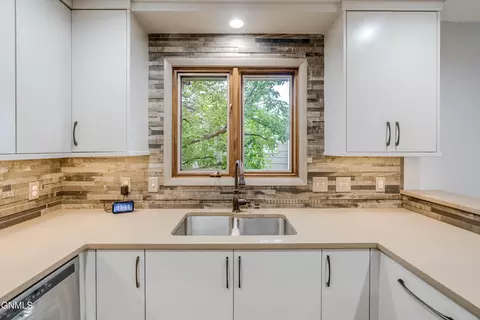 Kitchen - 237 Redstone Dr, Bismarck, ND 58503 photo 8 of 9