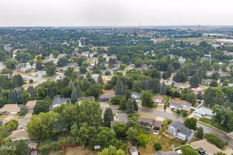 View/Area - 237 Redstone Dr, Bismarck, ND 58503 photo 7 of 8