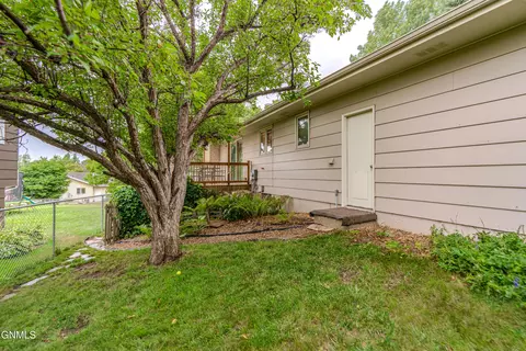 Exterior - 237 Redstone Dr, Bismarck, ND 58503 photo 10 of 20
