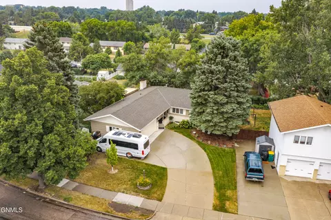 View/Area - 237 Redstone Dr, Bismarck, ND 58503 photo 1 of 8