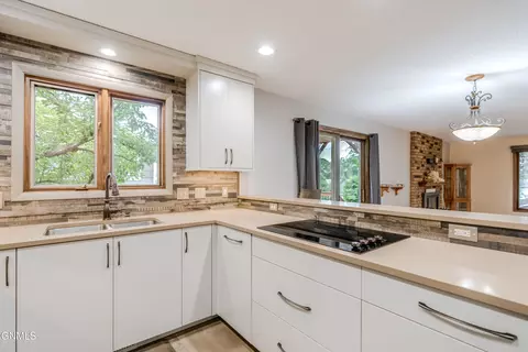 Kitchen - 237 Redstone Dr, Bismarck, ND 58503 photo 6 of 9