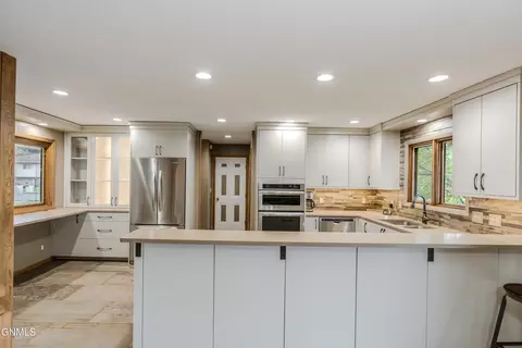 Kitchen - 237 Redstone Dr, Bismarck, ND 58503 photo 2 of 9