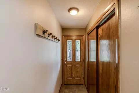 Entry Way - 237 Redstone Dr, Bismarck, ND 58503 photo 6 of 9
