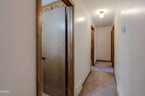 Entry Way - 237 Redstone Dr, Bismarck, ND 58503 photo 5 of 9