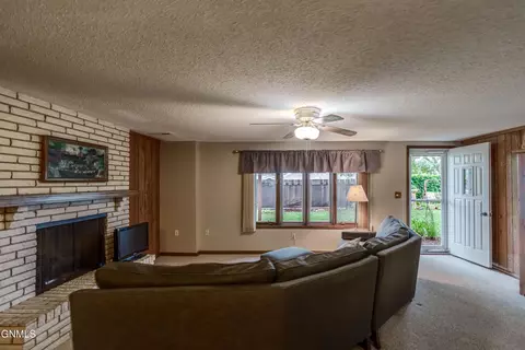 Living - 237 Redstone Dr, Bismarck, ND 58503 photo 7 of 8