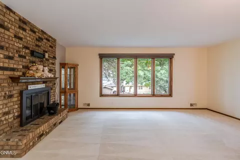Living - 237 Redstone Dr, Bismarck, ND 58503 photo 1 of 8