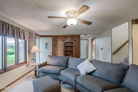 Living - 237 Redstone Dr, Bismarck, ND 58503 photo 8 of 8