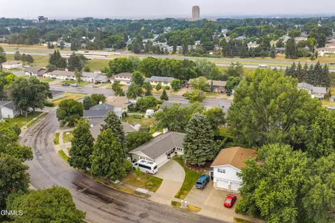 View/Area - 237 Redstone Dr, Bismarck, ND 58503 photo 3 of 8