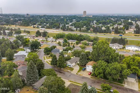 View/Area - 237 Redstone Dr, Bismarck, ND 58503 photo 4 of 8