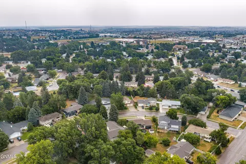 View/Area - 237 Redstone Dr, Bismarck, ND 58503 photo 6 of 8