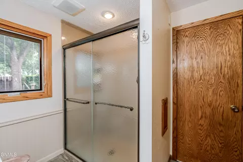 Bath - 237 Redstone Dr, Bismarck, ND 58503 photo 4 of 4