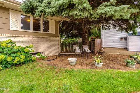 Exterior - 237 Redstone Dr, Bismarck, ND 58503 photo 6 of 20
