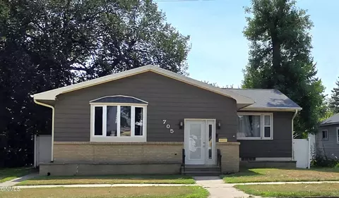 705 5th St SW, Valley City, ND 58072