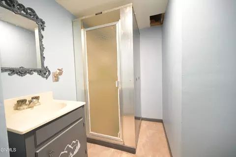Bath - 506 13th Ave W, Williston, ND 58801 photo 2 of 2