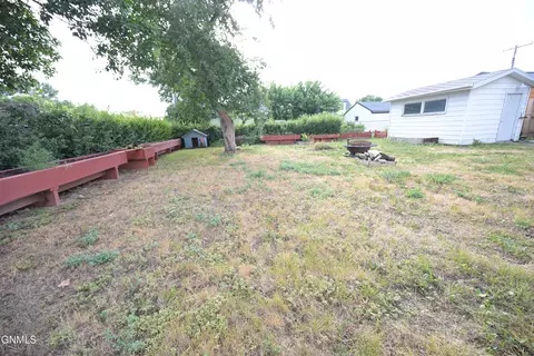 Exterior - 506 13th Ave W, Williston, ND 58801 photo 4 of 6