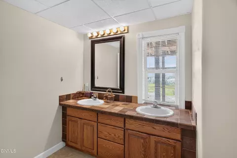 Bath - 1215 20th Ave E, Williston, ND 58801 photo 3 of 3