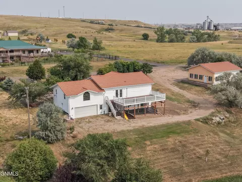 View/Area - 1215 20th Ave E, Williston, ND 58801 photo 2 of 6